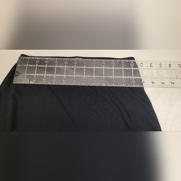 XS Old Navy Black Skirt - Picture 4 of 4